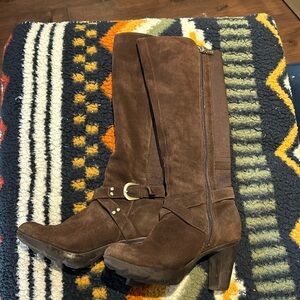 Blondo Chocolate brown Suede boots! 2.5” inch heel womens sz 7. Good condition